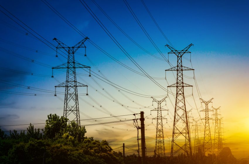  Compartilhamento de postes entre energia e telecom é tema de debate no Senado