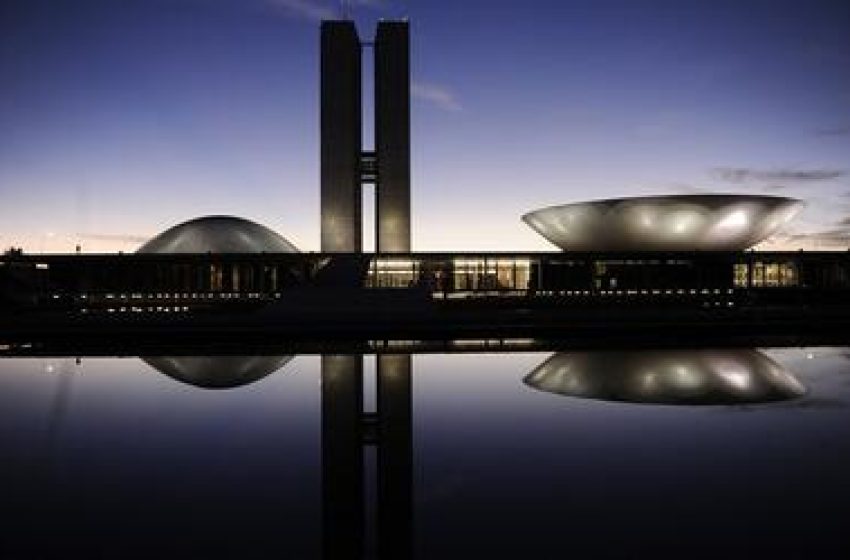  Congresso inicia semana com foco em anistia, PEC da Blindagem e CPMI do INSS